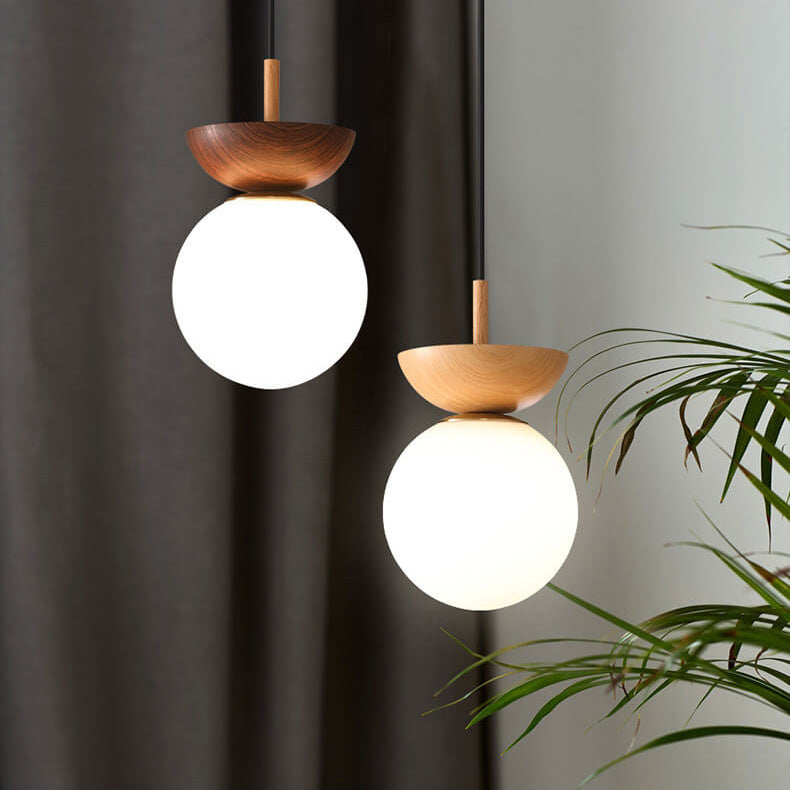 Optimized Product Title: "Moderne Glaskugel Deckenleuchte – Elegante Deckenlampe für Wohnräume, Schlafzimmer & Flure" 

This title includes relevant keywords while providing more detail about the product's style and potential uses, which can improve visib