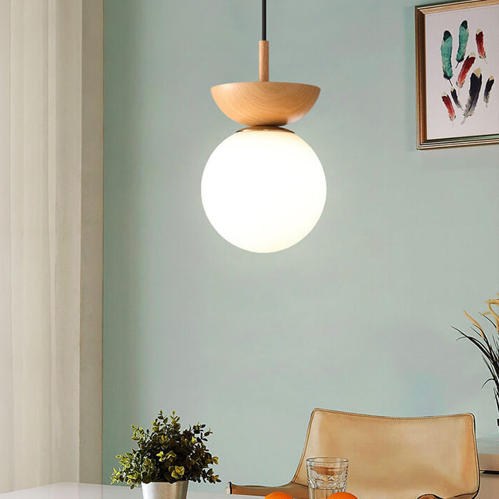 Optimized Product Title: "Moderne Glaskugel Deckenleuchte – Elegante Deckenlampe für Wohnräume, Schlafzimmer & Flure" 

This title includes relevant keywords while providing more detail about the product's style and potential uses, which can improve visib
