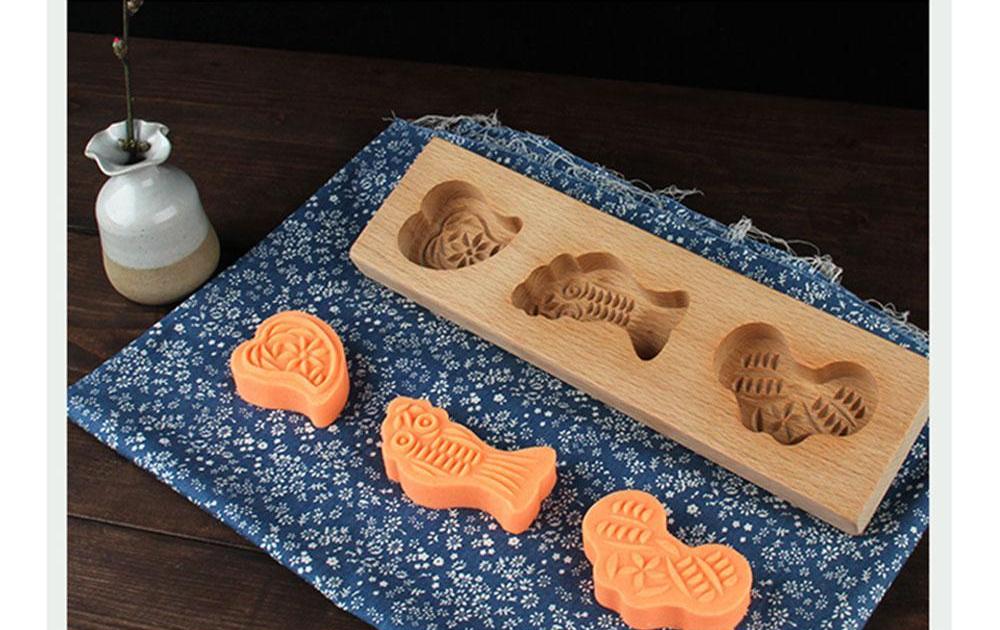Artisan Wooden Christmas Cookie Molds – Hand-Carved Gingerbread Stamps