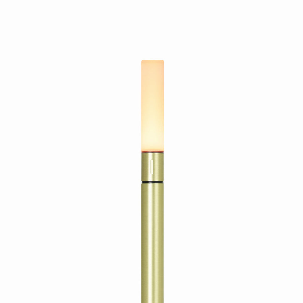 Enhanced Product Title: "Tragbare Tischlampe mit USB-Ladefunktion – Dimmbare LED, Kabelloses Design für Innen- und Außenbereich" 

This title includes relevant keywords and features that can help improve visibility and appeal in Google Shopping searches.