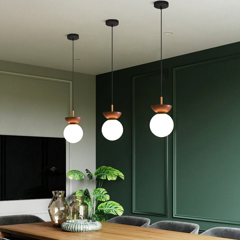 Optimized Product Title: "Moderne Glaskugel Deckenleuchte – Elegante Deckenlampe für Wohnräume, Schlafzimmer & Flure" 

This title includes relevant keywords while providing more detail about the product's style and potential uses, which can improve visib