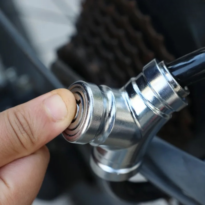 Enhanced Product Title: "Stahl Kabel Fahrradschloss - Robustes und Sicheren Fahrradschloss mit Hochsicherheitsmechanismus für optimalen Diebstahlschutz" 

This title includes keywords that can help improve visibility in Google Shopping while clearly descr