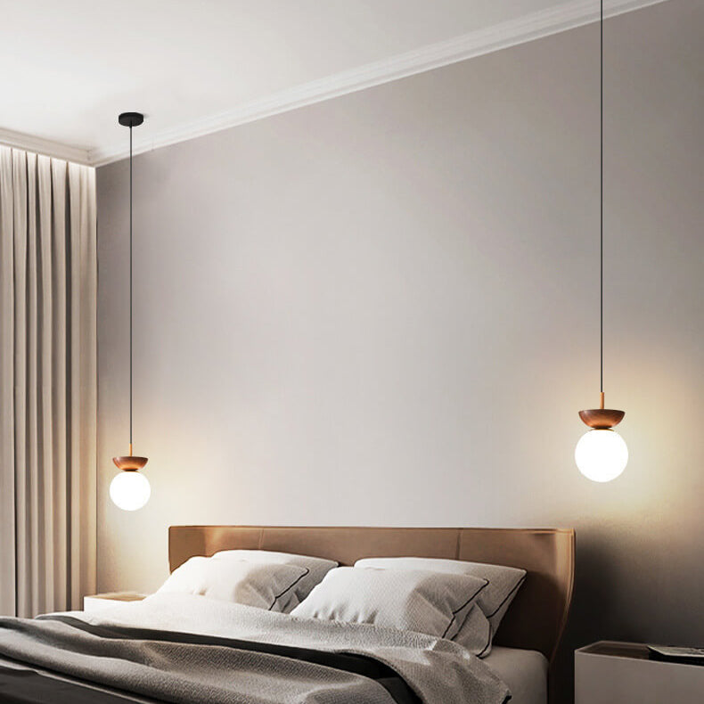 Optimized Product Title: "Moderne Glaskugel Deckenleuchte – Elegante Deckenlampe für Wohnräume, Schlafzimmer & Flure" 

This title includes relevant keywords while providing more detail about the product's style and potential uses, which can improve visib