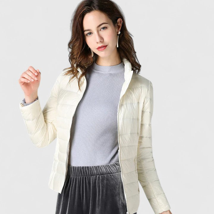 Optimized Product Title: "Melorynne Elegante Damenjacke - Stilvolle, Hochwertige Übergangsjacke für Modebewusste Frauen" 

This title includes relevant keywords, specifies the target audience (women), and highlights key features (stylish, high-quality, tr