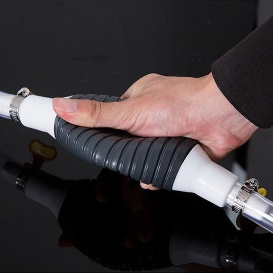 Optimized Product Title: "Manuelle Siphonpumpe für Kraftstoff- und Wassertransfer – Effiziente Handpumpe für Flüssigkeiten, Ideal für Auto, Boot und Garten" 

This title includes relevant keywords while also providing additional context about the product'