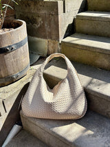 Optimized Product Title: "Geflochtene Leder Hobo Bag mit Reißverschluss – Stilvolle Handtasche für Damen, Hochwertiges Echtleder, Perfekt für Alltag und Ausgehen" 

This title includes relevant keywords while highlighting the product's features and appeal
