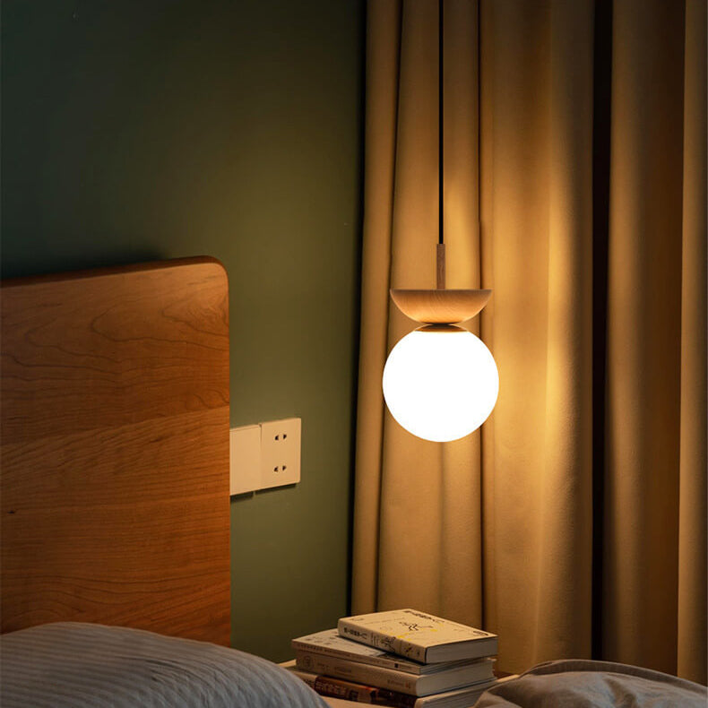 Optimized Product Title: "Moderne Glaskugel Deckenleuchte – Elegante Deckenlampe für Wohnräume, Schlafzimmer & Flure" 

This title includes relevant keywords while providing more detail about the product's style and potential uses, which can improve visib
