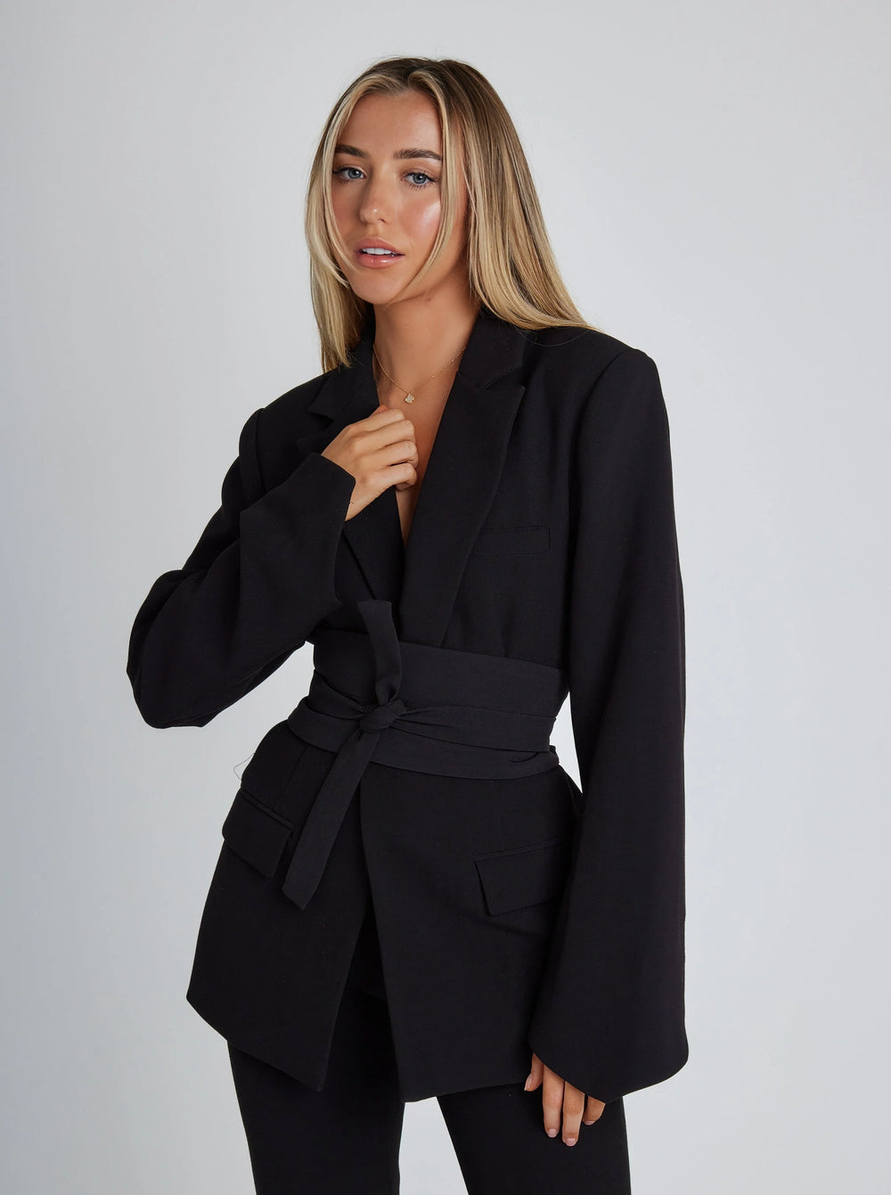 Enhanced Product Title: "Vivian Luxe Chic Blazer for Women - Elegant Tailored Jacket for Office & Casual Wear" 

This title includes keywords that potential customers might search for, such as "women," "elegant," "tailored," "jacket," "office," and "casua