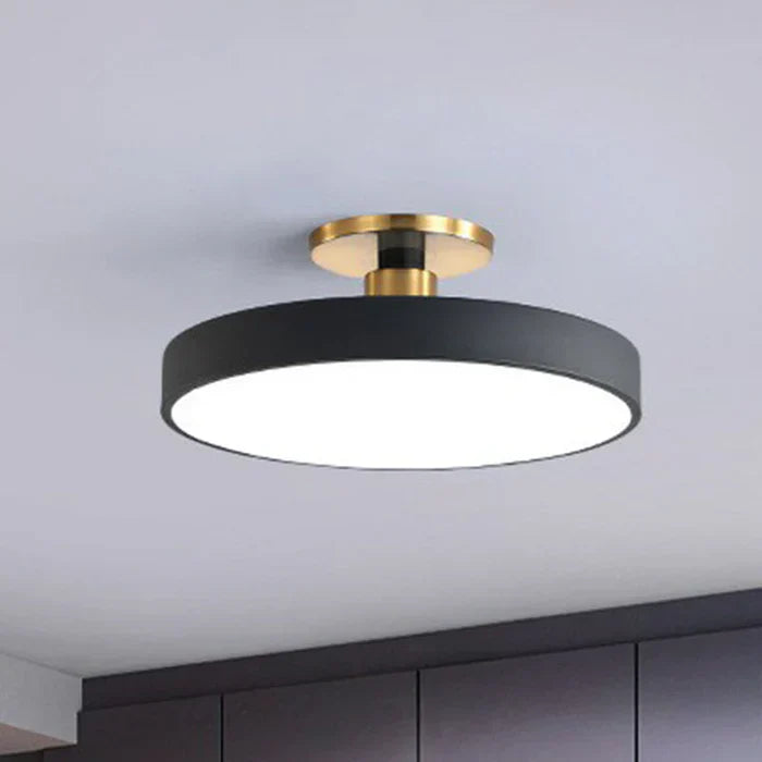 Moderne Runde LED-Deckenleuchte mit Messingfassung – Flaches Design für stilvolle Beleuchtung