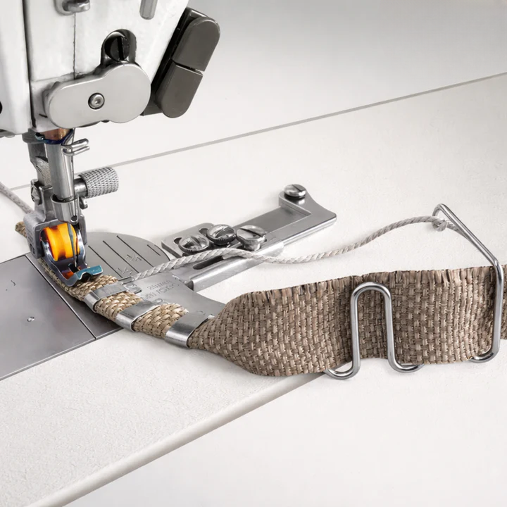 Optimized Product Title: "Doppelfalt Einfassband Aufsatz – Präzise Kantenverarbeitung für perfekte Nähte" 

This title includes relevant keywords while maintaining clarity and appeal for potential buyers.