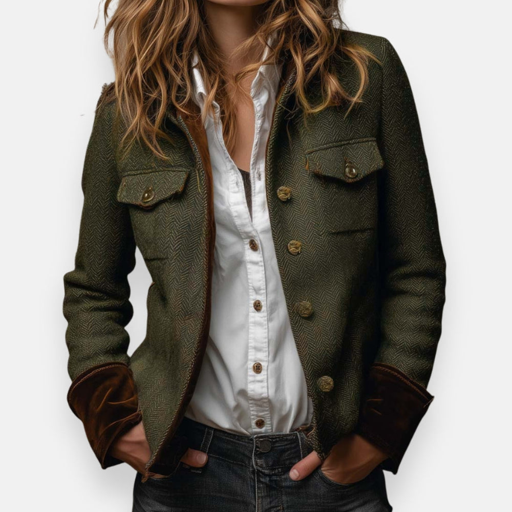 Enhanced Product Title: "Darmae | Maßgeschneiderte Utility-Jacke für Damen – Stilvolle und Funktionale Outdoor-Bekleidung" 

This title includes keywords that potential customers might search for, such as "Damen" (women), "stilvolle" (stylish), and "funkt