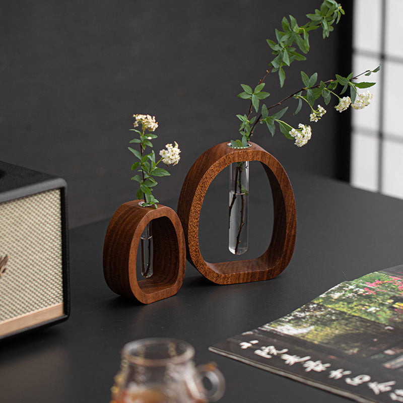 Enhanced Product Title: "Wandvase aus Holz mit Glasröhrchen – Stilvolle Pflanzenzucht und Dekoration für Ihr Zuhause" 

This title includes relevant keywords while emphasizing the product's aesthetic appeal and functionality.