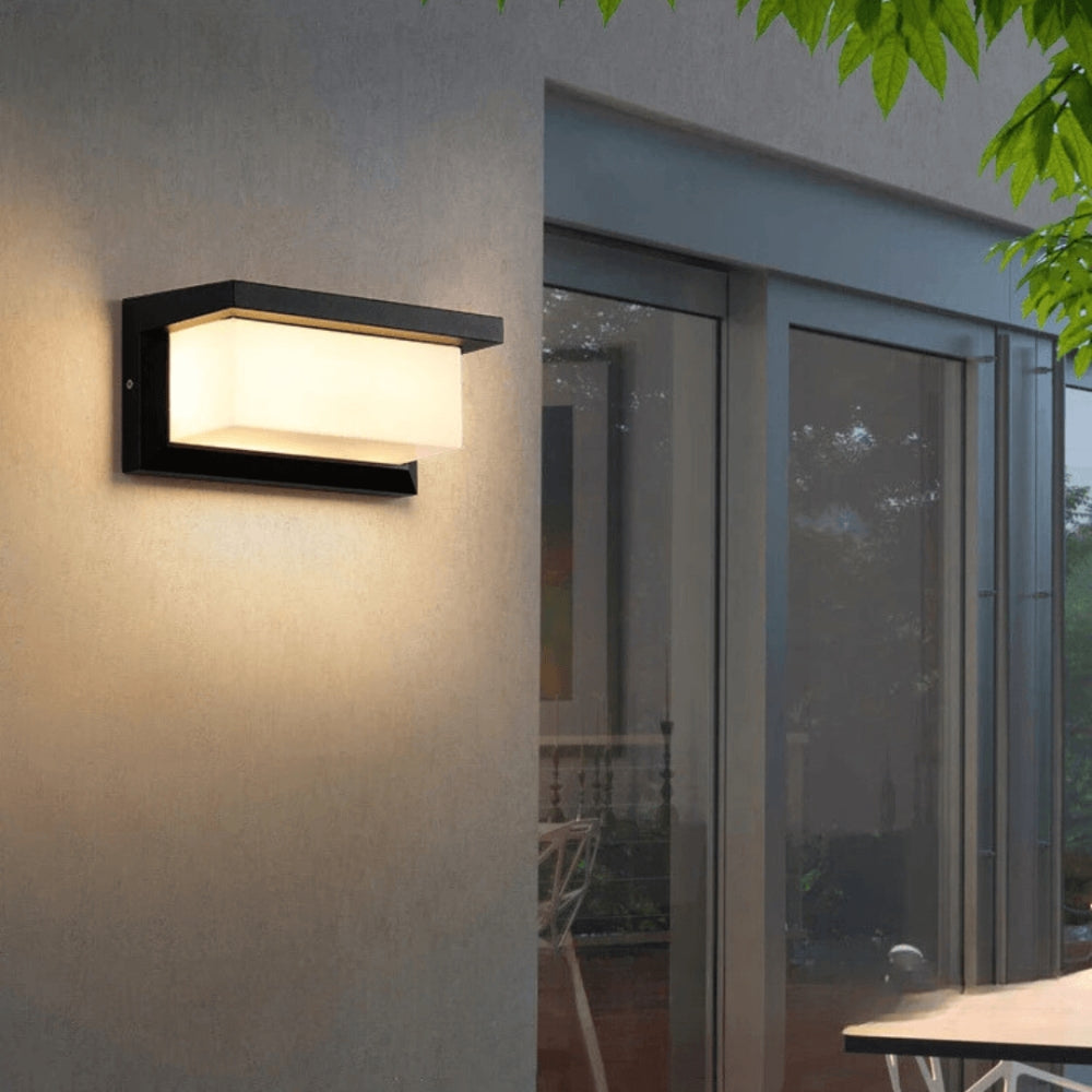 Optimized Product Title:  
"Wetterfeste 20W Außen-LED-Wandleuchte mit Bewegungsmelder – Energiesparend & Langlebig für Sicherheit im Freien"  

This title includes relevant keywords while providing additional details that may attract potential buyers.
