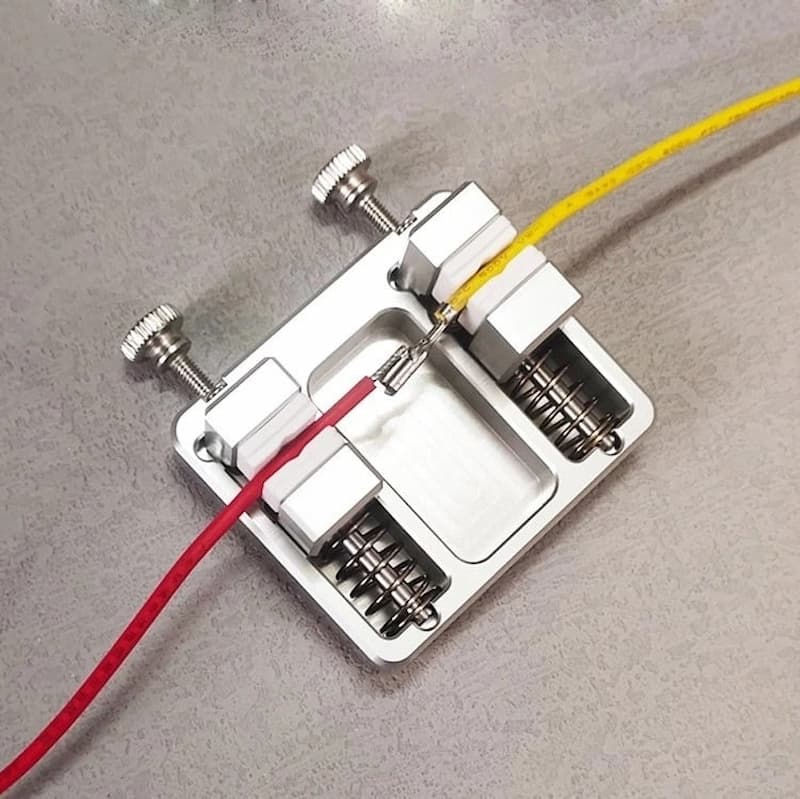 Enhanced Product Title: "Löt-Halteklammer – Professionelle Bauteilfixierung für sicheres Löten | Ideal für Elektronikprojekte" 

This optimized title includes relevant keywords while maintaining clarity and appeal for potential customers.