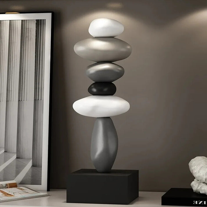 Steinskulptur mit gestapelten Elementen – Kunstwerk für Balance und Ruhe | Dekorative Garten- und Innenraumgestaltung
