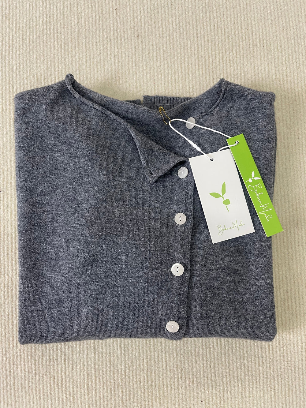 Enhanced Product Title: "Aurora - Eleganter, Schlichter Pullover mit Langen Ärmeln für Damen – Bequemer, Vielseitiger Stil für Jeden Anlass" 

This title includes relevant keywords and phrases that can improve visibility and attract potential buyers.