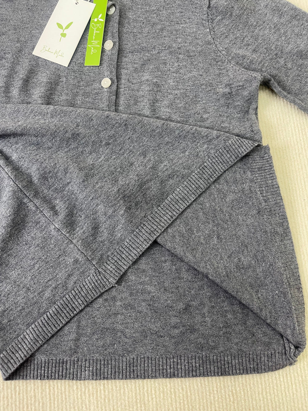 Enhanced Product Title: "Aurora - Eleganter, Schlichter Pullover mit Langen Ärmeln für Damen – Bequemer, Vielseitiger Stil für Jeden Anlass" 

This title includes relevant keywords and phrases that can improve visibility and attract potential buyers.