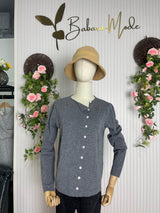 Enhanced Product Title: "Aurora - Eleganter, Schlichter Pullover mit Langen Ärmeln für Damen – Bequemer, Vielseitiger Stil für Jeden Anlass" 

This title includes relevant keywords and phrases that can improve visibility and attract potential buyers.