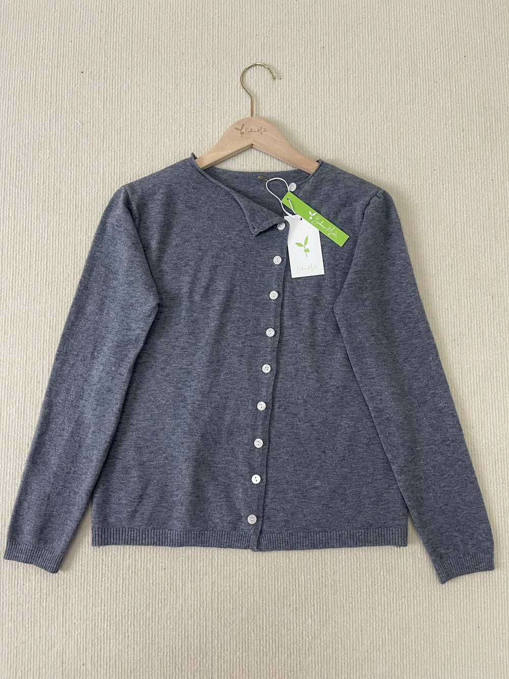 Enhanced Product Title: "Aurora - Eleganter, Schlichter Pullover mit Langen Ärmeln für Damen – Bequemer, Vielseitiger Stil für Jeden Anlass" 

This title includes relevant keywords and phrases that can improve visibility and attract potential buyers.