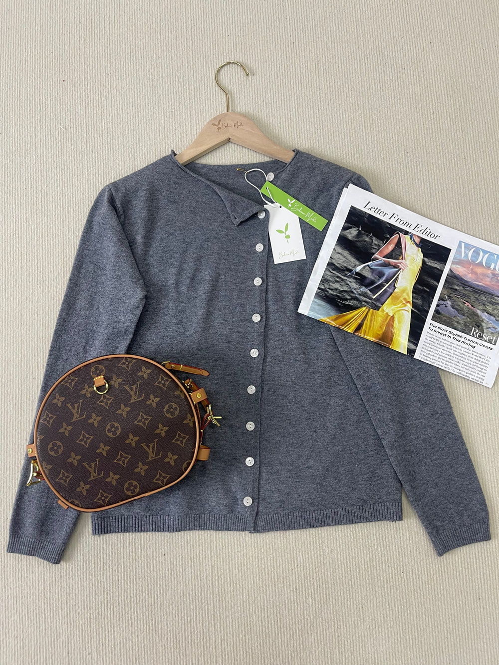 Enhanced Product Title: "Aurora - Eleganter, Schlichter Pullover mit Langen Ärmeln für Damen – Bequemer, Vielseitiger Stil für Jeden Anlass" 

This title includes relevant keywords and phrases that can improve visibility and attract potential buyers.