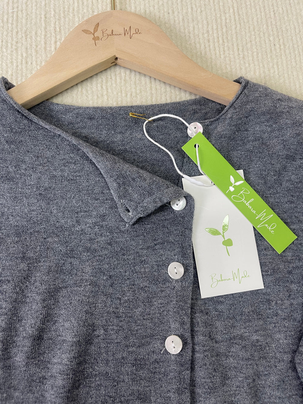 Enhanced Product Title: "Aurora - Eleganter, Schlichter Pullover mit Langen Ärmeln für Damen – Bequemer, Vielseitiger Stil für Jeden Anlass" 

This title includes relevant keywords and phrases that can improve visibility and attract potential buyers.