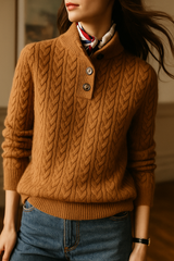Enhanced Product Title: "Arden Pullover mit Knopfleiste für Damen – Stilvoller, Bequemer Strickpullover in Verschiedenen Farben" 

This title includes relevant keywords and phrases that can help improve visibility and attract potential buyers.