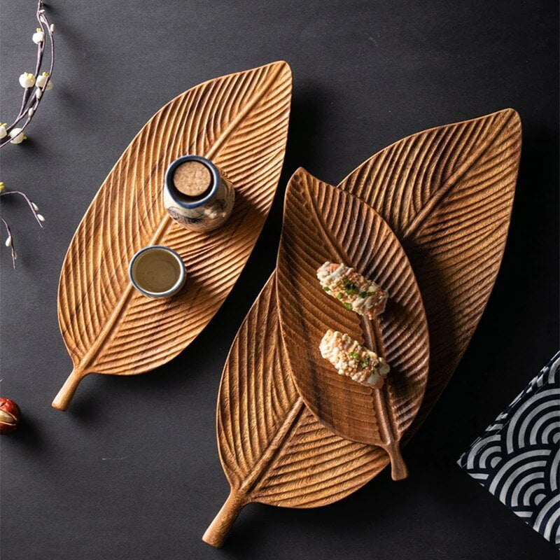 Enhanced Product Title: "Holz-Blatt Serviertablett mit Griff – Dekoratives und Funktionales Tablett für Küche und Wohnzimmer" 

This title includes relevant keywords for better visibility while maintaining clarity and appeal.