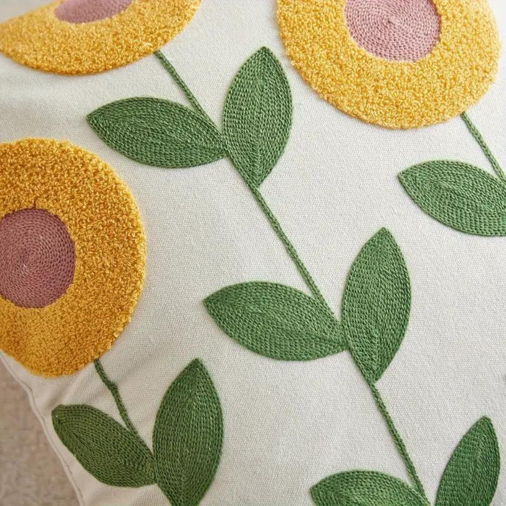 Enhanced Product Title: "Gestickter Blumen- und Botanik-Muster Kissenbezug – Elegante Dekoration für Ihr Zuhause" 

This title includes relevant keywords while also providing a clear description of the product's features and appeal.