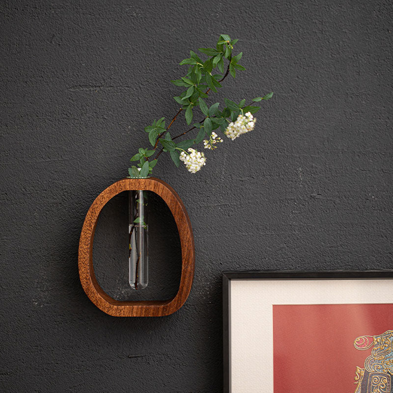 Enhanced Product Title: "Wandvase aus Holz mit Glasröhrchen – Stilvolle Pflanzenzucht und Dekoration für Ihr Zuhause" 

This title includes relevant keywords while emphasizing the product's aesthetic appeal and functionality.