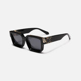 Unisex Square Sunglasses – Polarized Lenses, Metal Hinge Detail & Oversized Frame