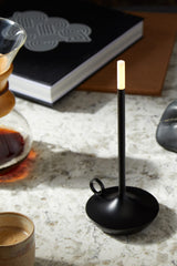 Enhanced Product Title: "Tragbare Tischlampe mit USB-Ladefunktion – Dimmbare LED, Kabelloses Design für Innen- und Außenbereich" 

This title includes relevant keywords and features that can help improve visibility and appeal in Google Shopping searches.