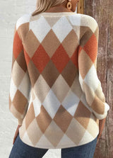 Enhanced Product Title: "Kariertes Strick-Sign mit Knopfdetail – Stylischer Pullover für Damen" 

This title includes relevant keywords while providing a clear description of the product, making it more appealing for Google Shopping.