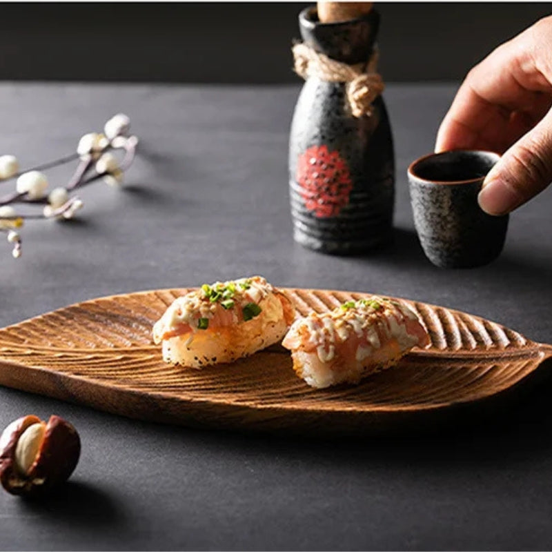 Enhanced Product Title: "Holz-Blatt Serviertablett mit Griff – Dekoratives und Funktionales Tablett für Küche und Wohnzimmer" 

This title includes relevant keywords for better visibility while maintaining clarity and appeal.
