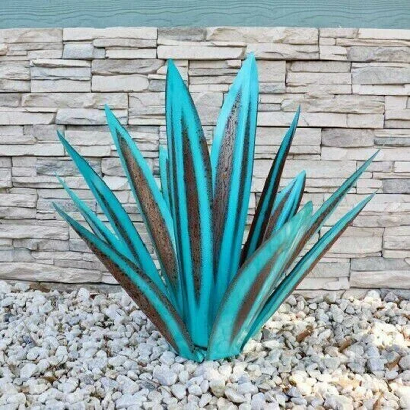 Solar Agave Garden Light – Handcrafted Metal, Weatherproof & Warm LED Glow