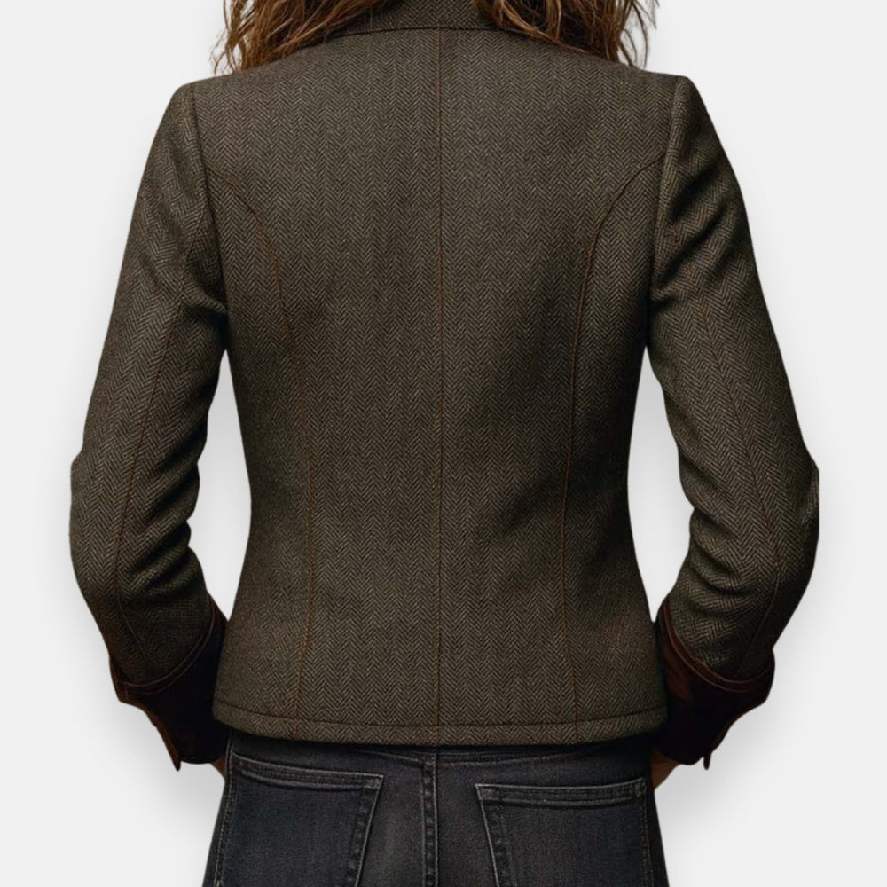 Enhanced Product Title: "Darmae | Maßgeschneiderte Utility-Jacke für Damen – Stilvolle und Funktionale Outdoor-Bekleidung" 

This title includes keywords that potential customers might search for, such as "Damen" (women), "stilvolle" (stylish), and "funkt