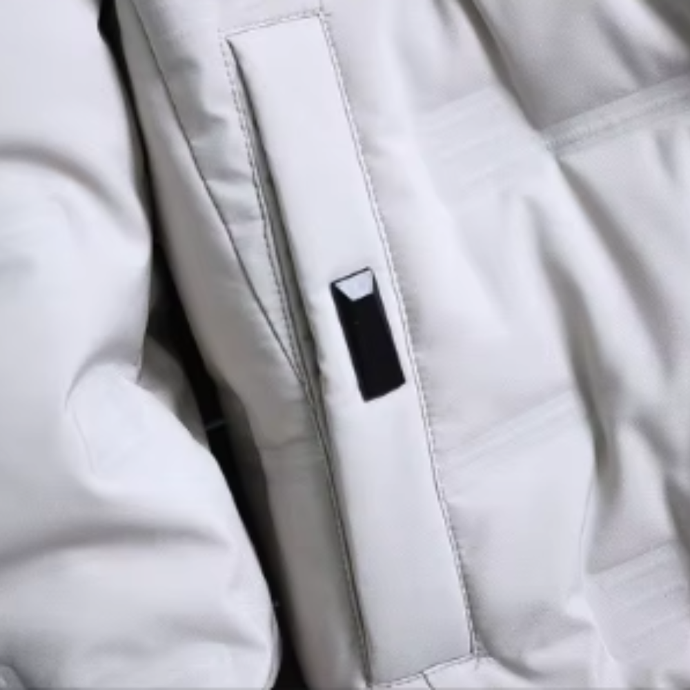 Optimized Product Title: "Elegante Herren Pufferjacke – Stylische Winterjacke für Herren, Warm & Bequem, Ideal für Outdoor-Aktivitäten" 

This title includes relevant keywords and phrases that can help improve visibility in Google Shopping searches while