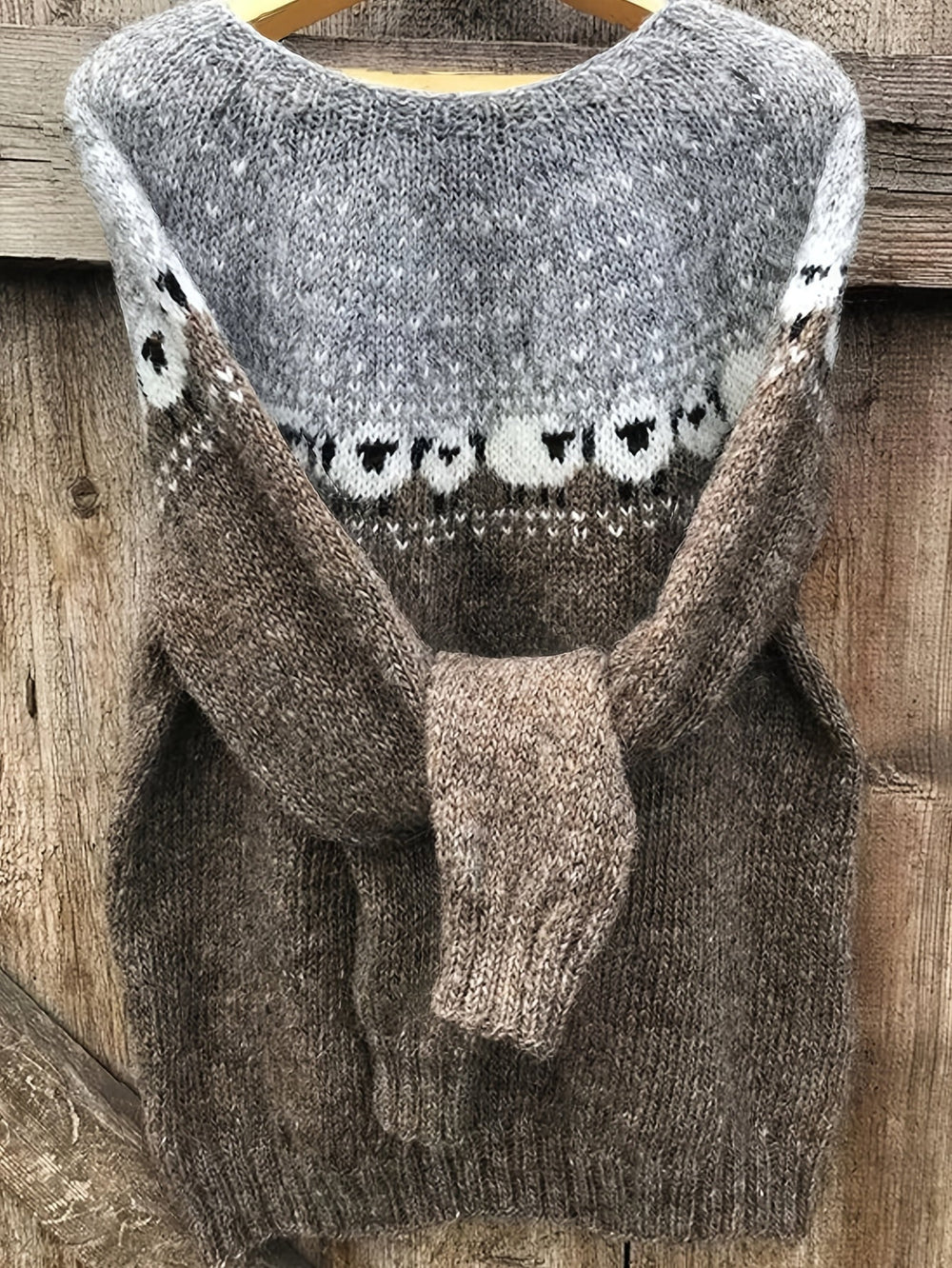 Enhanced Product Title: "Clara - Bequemer Eleganter Damenpullover aus Hochwertiger Baumwolle | Stilvoller Komfort für Jeden Anlass" 

This title includes relevant keywords while highlighting the product's features and target audience, making it more appea