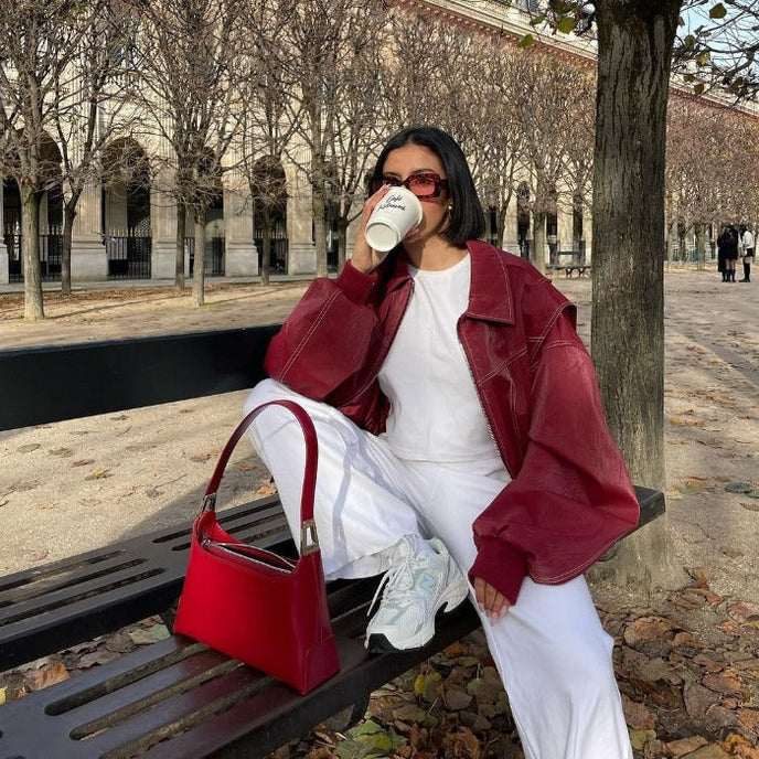 Enhanced Product Title: "Clara Damen Oversized Bomberjacke - Stylische und Bequeme Jacke für Damen" 

This title includes relevant keywords for better visibility while maintaining clarity and appeal.