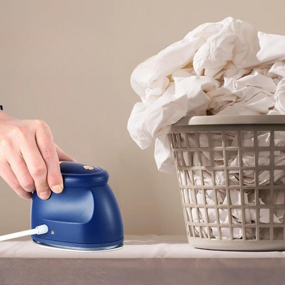 Compact Handheld Garment Steamer – Travel-Size, Fast-Heat & 12.5cm