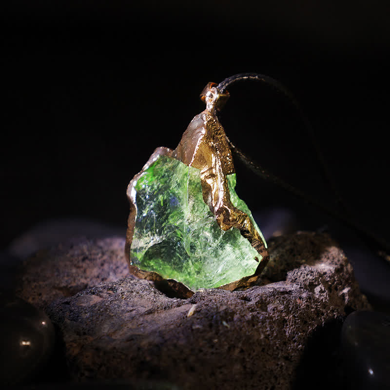 Lyra – Natural Moldavite Necklace