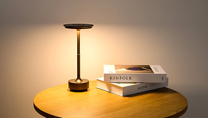 Optimized Product Title:  
Kabellose LED-Tischlampe mit Touch-Dimmer – Aluminium, IP44, Tragbare Nachtlampe für Innen und Außen, Energiesparend, Modernes Design  

This title includes relevant keywords while maintaining clarity and appeal for potential cu