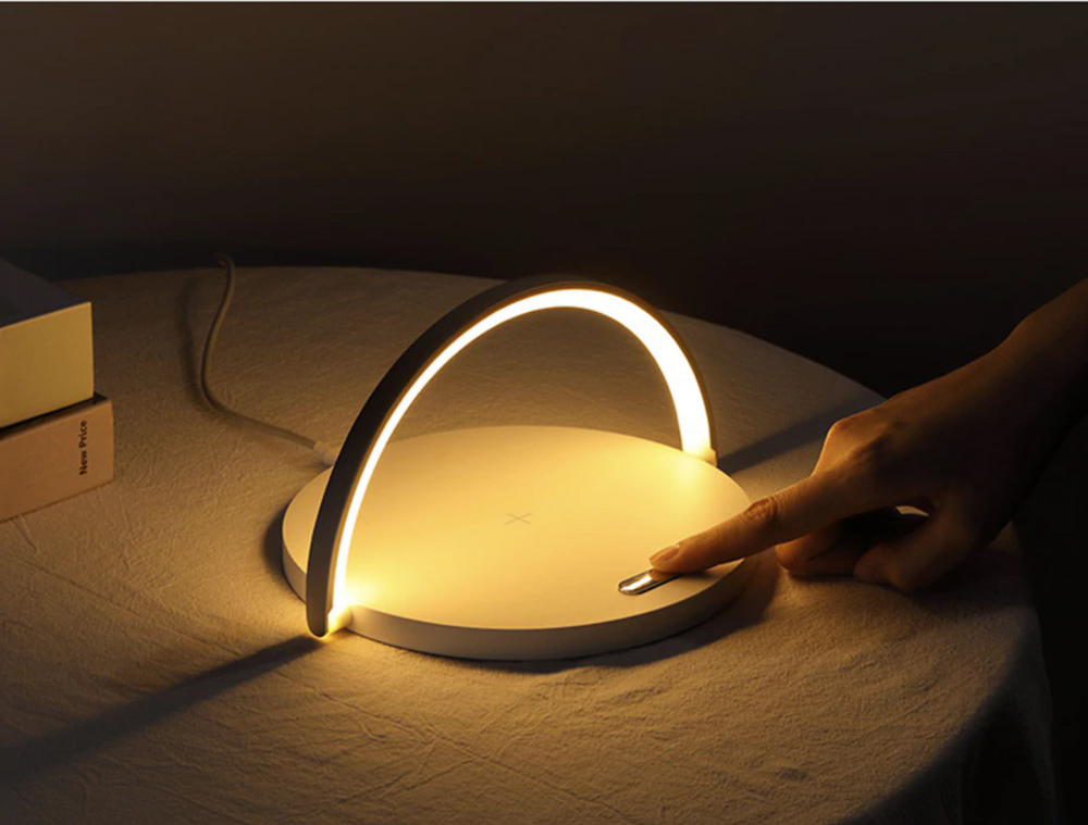 Enhanced Product Title: "Moderne LED-Nachttischlampe mit kabellosem Ladegerät – Stilvolle Tischlampe für Schlafzimmer & Nachttischbeleuchtung" 

This title includes relevant keywords while providing a clear description of the product's features and intend