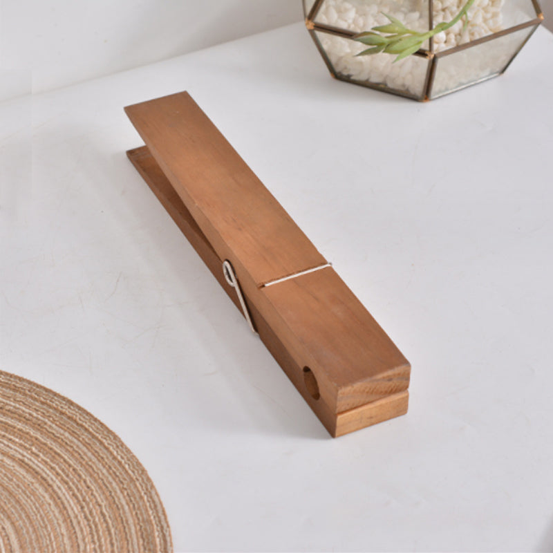 Optimized Product Title: "Holz Handtuchhalter mit Klammer – Stilvoller und Funktionaler Handtuchhalter aus Holz für Küche und Bad" 

This title includes relevant keywords while providing a clearer description of the product's use and appeal.