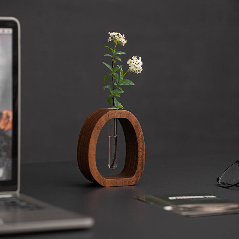 Enhanced Product Title: "Wandvase aus Holz mit Glasröhrchen – Stilvolle Pflanzenzucht und Dekoration für Ihr Zuhause" 

This title includes relevant keywords while emphasizing the product's aesthetic appeal and functionality.
