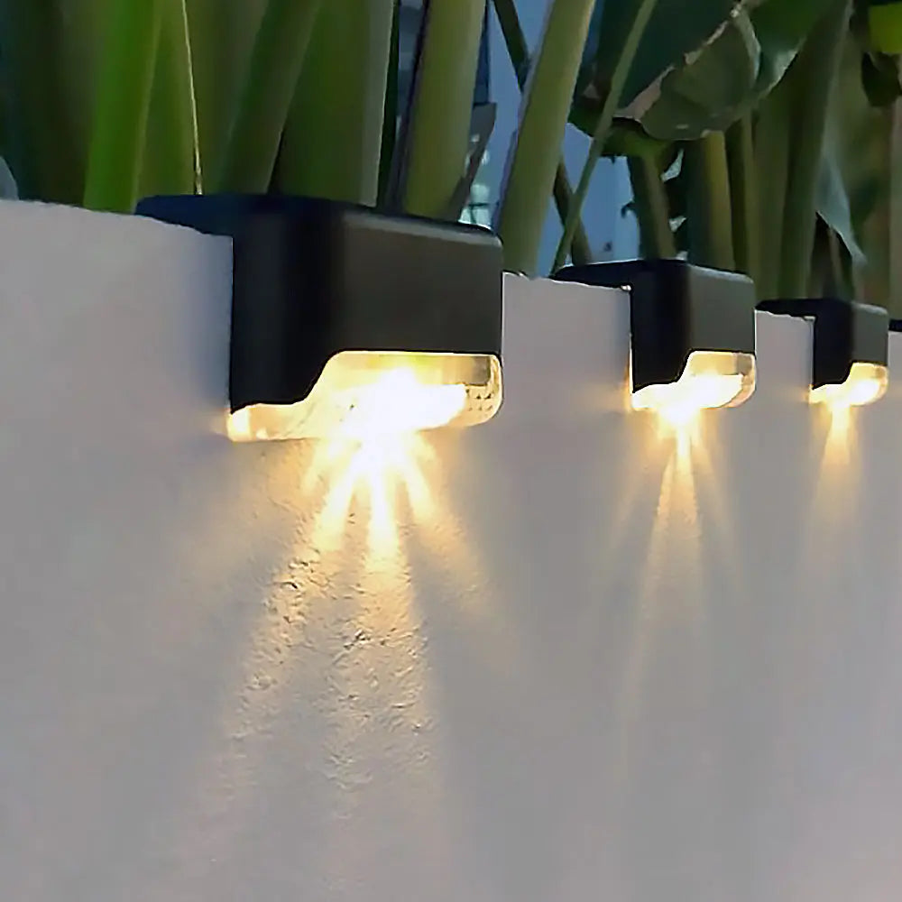 Enhanced Product Title: "4er-Set Wetterfeste Solar-Terrassenlichter – Energiesparendes Außenlicht für Garten und Terrasse" 

This title includes relevant keywords and phrases that can improve visibility on Google Shopping while clearly describing the prod