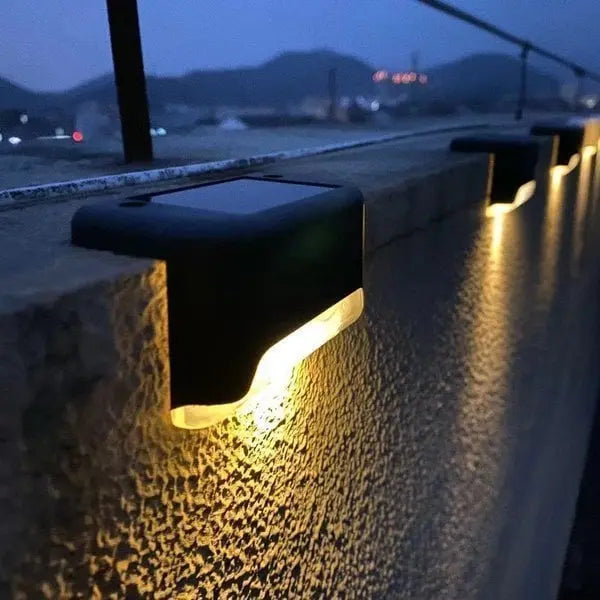 Enhanced Product Title: "4er-Set Wetterfeste Solar-Terrassenlichter – Energiesparendes Außenlicht für Garten und Terrasse" 

This title includes relevant keywords and phrases that can improve visibility on Google Shopping while clearly describing the prod