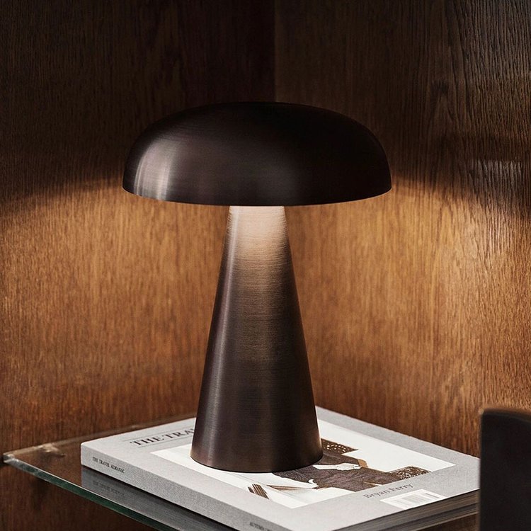 Enhanced Product Title: "Kabellose Tischleuchte mit Dimmer – Moderne, Tragbare LED-Lampe für Wohn- und Schlafzimmer" 

This title includes relevant keywords and additional features to improve search visibility and attract potential buyers.