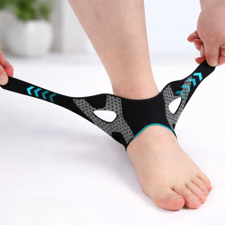 Enhanced Product Title: "Verstellbare Knöchelbandage mit Klettverschluss – Optimaler Halt und Stabilität für Verletzungsprävention" 

This title includes relevant keywords while emphasizing the product's features and benefits, making it more appealing for