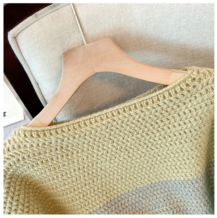 Cozy Plus-Size Fall Sweater - Lounge-Style with Trendy Color-Block Patch Design