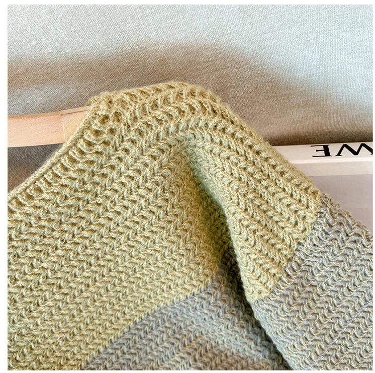 Cozy Plus-Size Fall Sweater - Lounge-Style with Trendy Color-Block Patch Design
